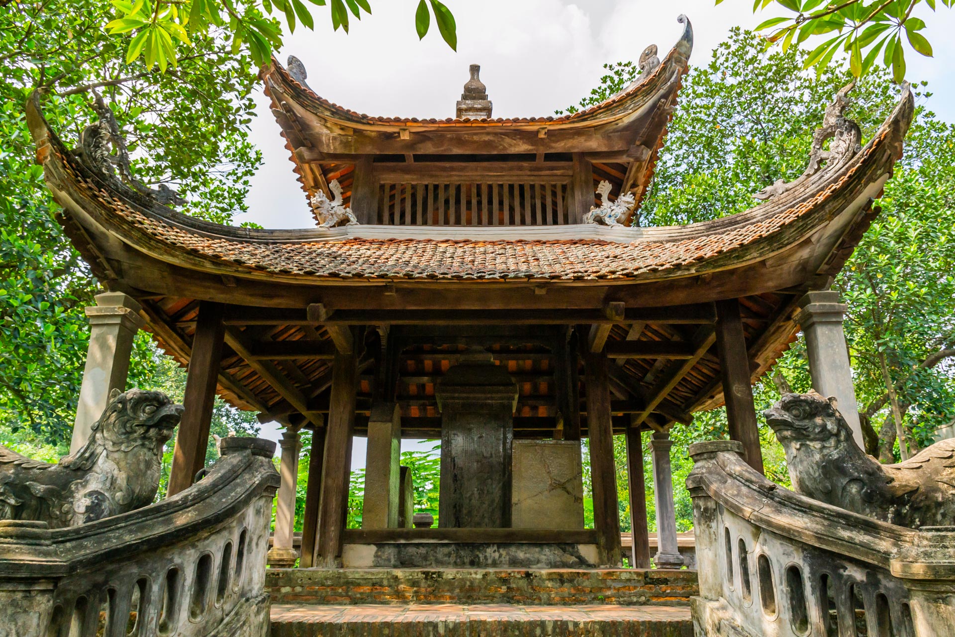 /fm/Files//Pictures/Ido Uploads/Asia/Vietnam/All/Co Loa Citadel - Gate Temple - NS - SS.jpg
